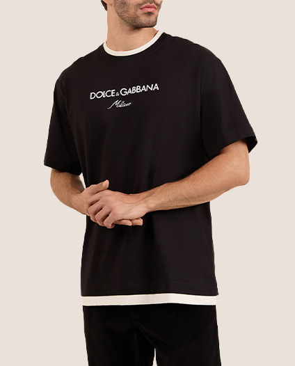 טי שירט שחורה